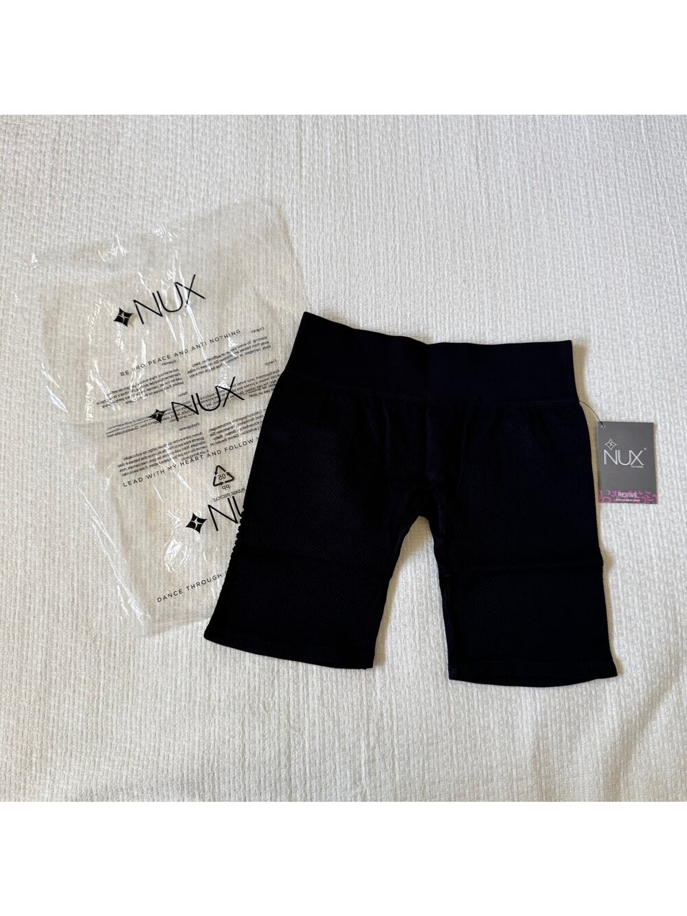 NUX Active Alana Shorts Black Seamless Mid Rise Gym Biker Shorts Small NWT